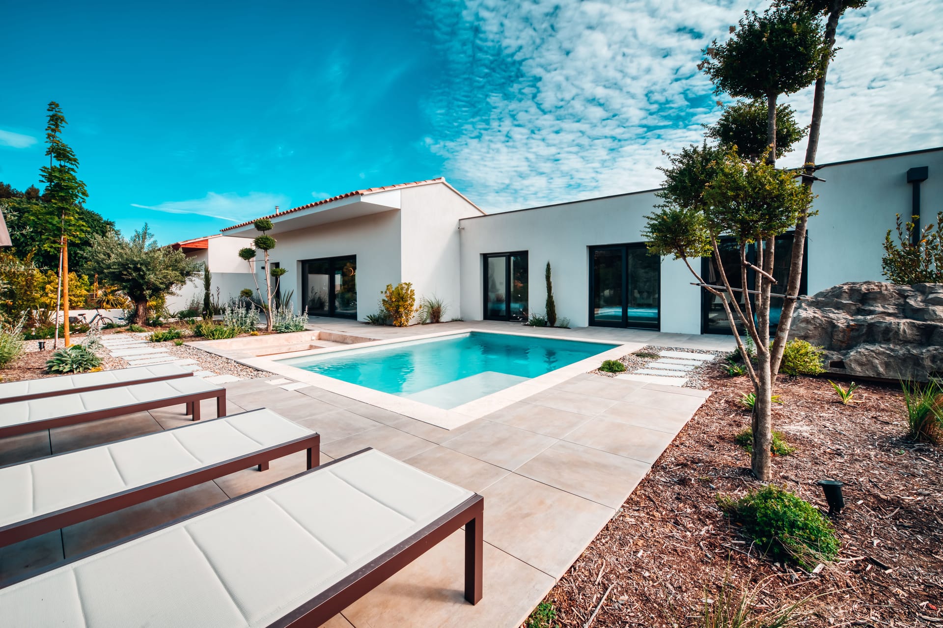 villa design Banksy piscine privée L'Isle-sur-la-Sorgue Nirvana