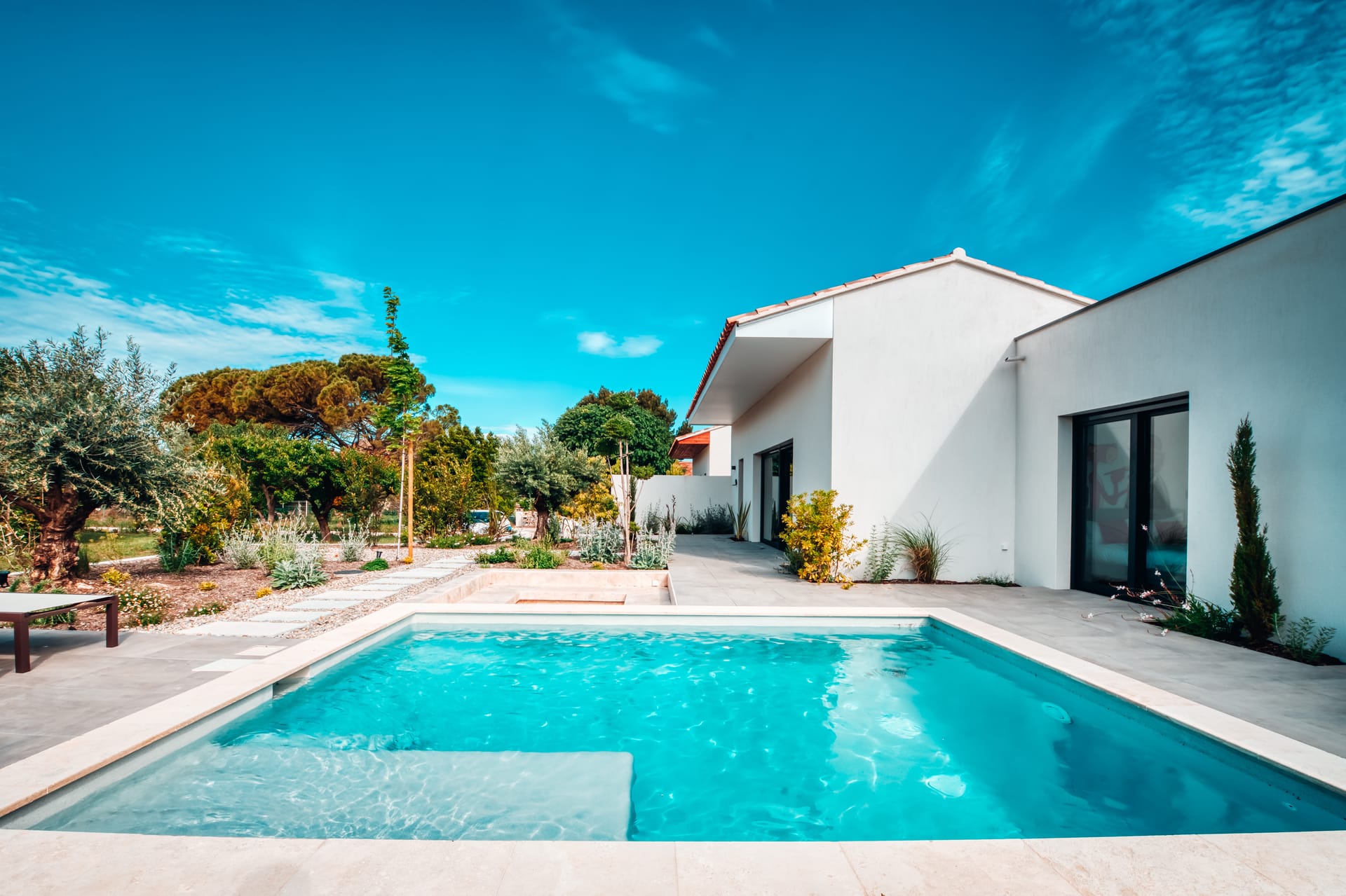 villa design Banksy piscine privée L'Isle-sur-la-Sorgue Nirvana